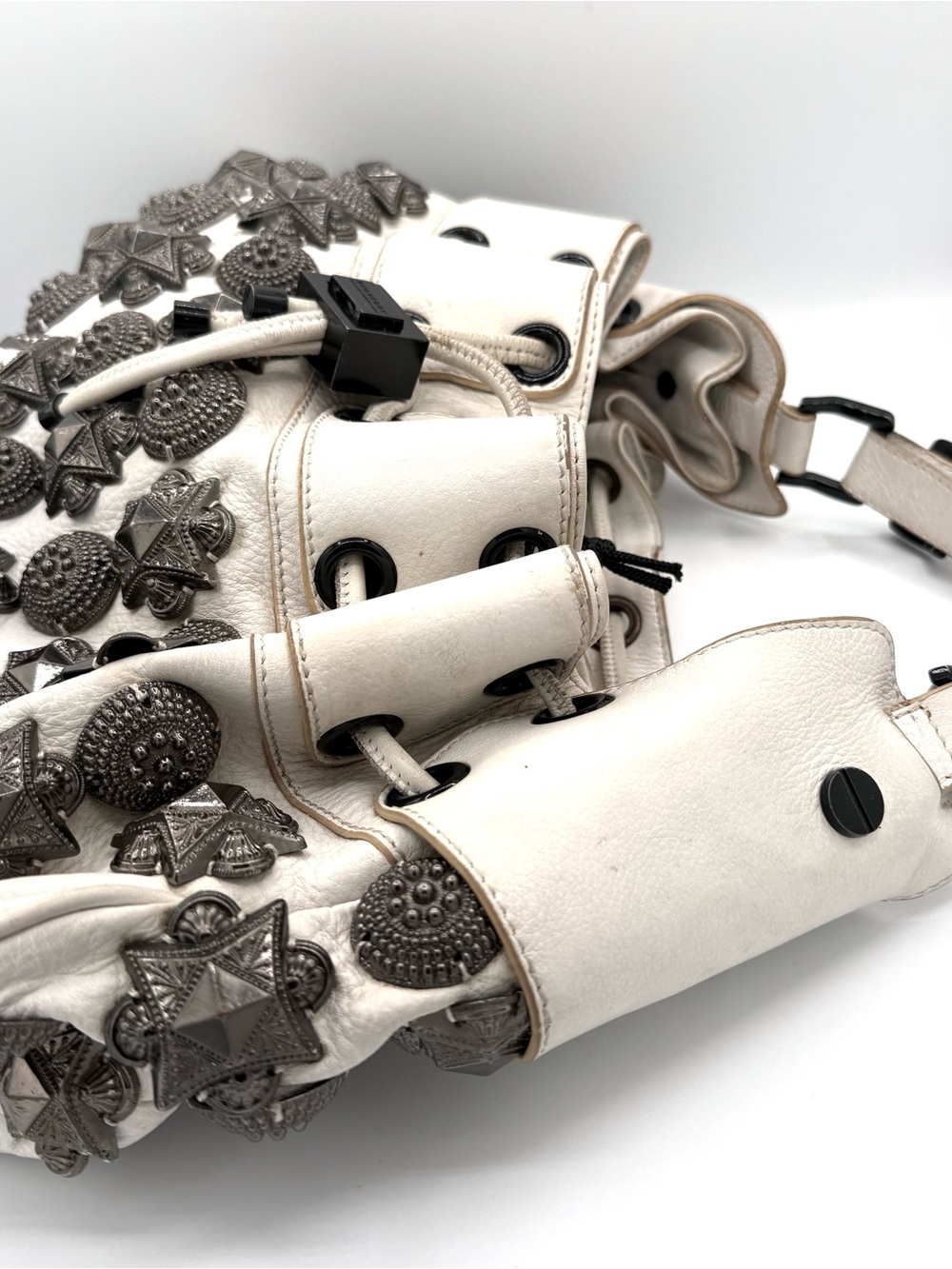 Burberry White Leather Studded Warrior Bag - Picture 6 of 14